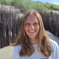 Wellenreitlehrerin Elara